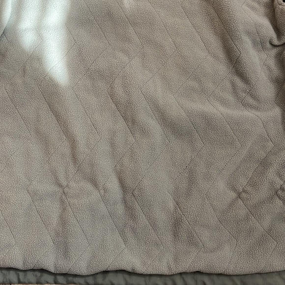 Gap light gray utility vest fleece lining zipper and Velcro close pockets L - Picture 9 of 13